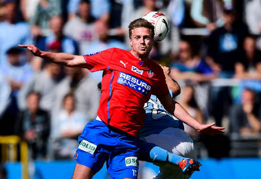 Helsingborgs Arnór Smárason i nickduell med Malmö FFs