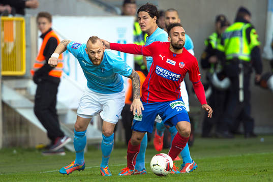 Helsingborgs Abdul Khalili jagas av Malmö FFs Magnus