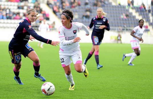 Linköpings Emma Lennartsson och Rosengårds Kathleen Radtke