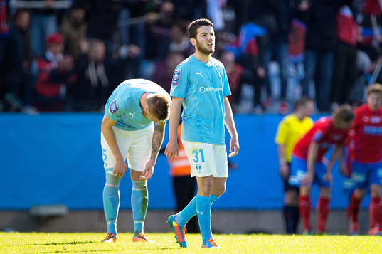 Malmö FFs Erdal Rakip och Pontus Jansson (tv) deppar
