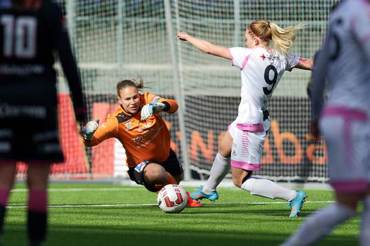 Målchans för Rosengårds Elin Rubensson mot Linköpings