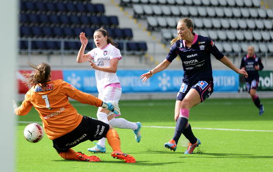 Rosengårds Ramona Bachmann, Linköpings målvakt Katlynn