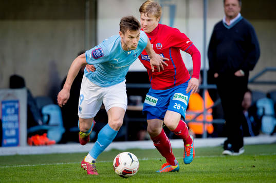 Malmö FFs Markus Rosenberg jagas av Helsingborgs Jere