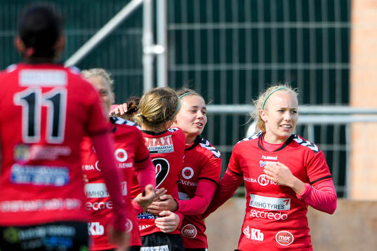 Kristianstads firar 0-1 genom Mia Carlsson