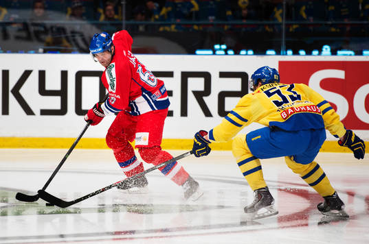 Tjeckiens Jaromir Jagr utmanar Sveriges Andreas Thuresson