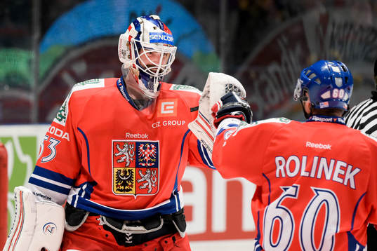Tjeckiens målvakt Alexander Salak och Tomas Rolinek jublar