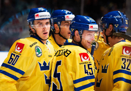 Sveriges Mikael Backlund (t v) firar med bland annat Oscar