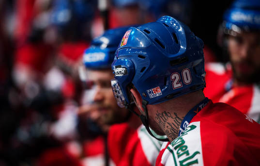 Tjeckiens Jakub Klepis har en tatuering på sin hals