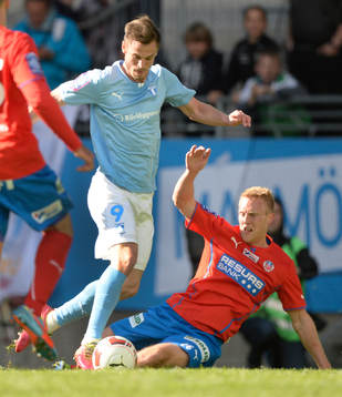 Malmös Markus Rosenberg och Helsingborgs Peter Larsson i