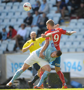 Helsingborgs Robin Simovic och Malmös Pontus Jansson i