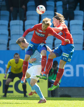 Helsingborgs Jere Uronen och Carl Johansson mot Malmös