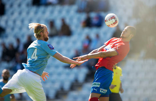 Malmös Filip Helander och Helsingborgs Robin Simovic i