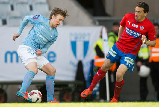 Malmös Emil Forsberg och Helsingborgs Ardian Gashi i