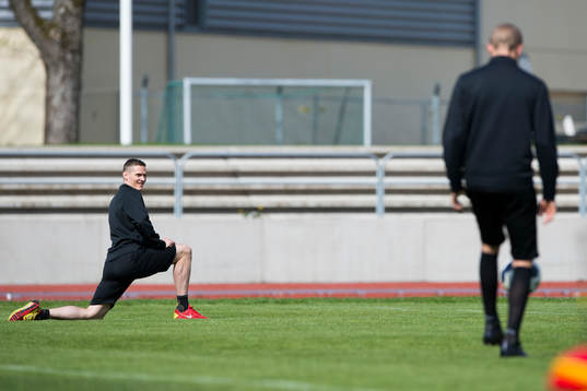 Elfsborgs Jon Jönsson stretchar