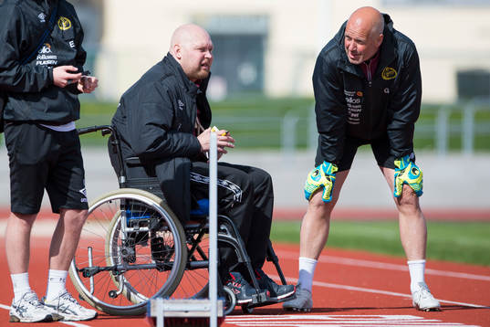 Elfsborgs manager Klas Ingesson pratar med