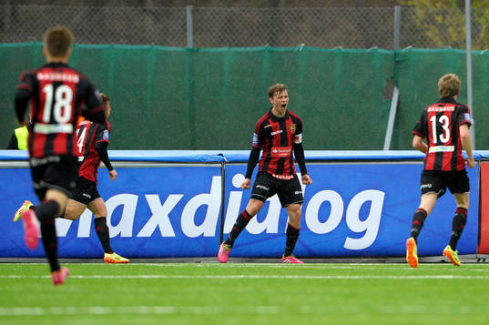 Brommapojkarnas Jesper Karlström jublar