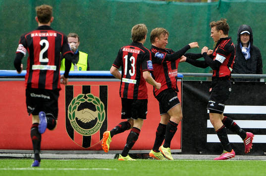 Brommapojkarnas Jesper Karlström jublar
