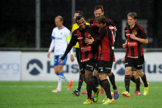 Brommapojkarnas Nicklas Bärkroth jublar