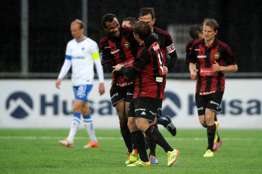 Brommapojkarnas Nicklas Bärkroth jublar