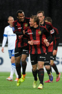 Brommapojkarnas Nicklas Bärkroth jublar