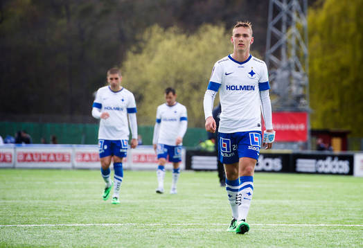 Norrköpings Linus Wahlqvist deppar när han går av planen