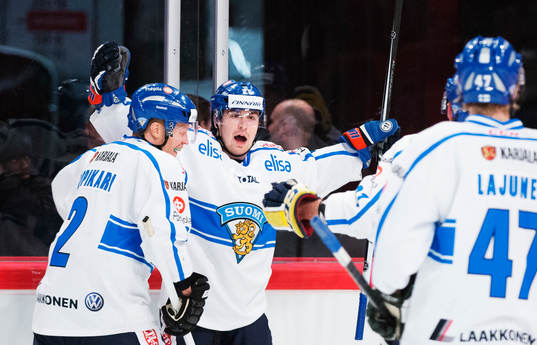 Finlands Oskari Korpikari och Pekka Jormakka jublar