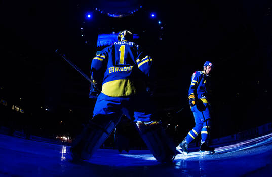 Sveriges målvakt Joacim Eriksson och Mattias Ekholm