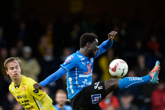 Halmstads King Osei Gyan i matchen i allsvenskan mellan