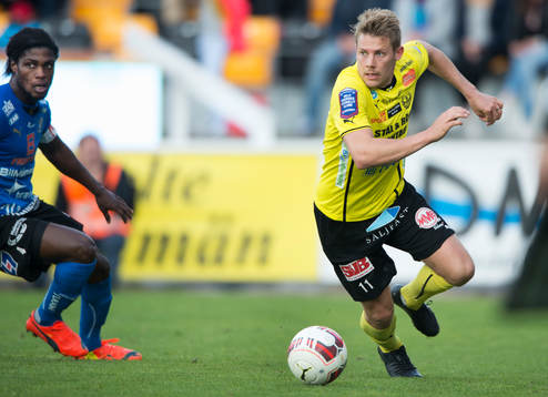 Mjällbys Patrik Ingelsten och Halmstads Joseph Baffo i