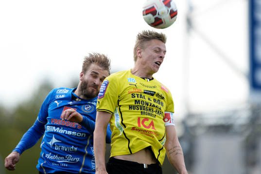 Mjällbys Mattias Håkansson och Halmstads Jesper