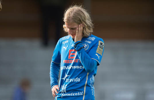 Halmstads Oliver Silverholt deppar  i matchen i allsvenskan