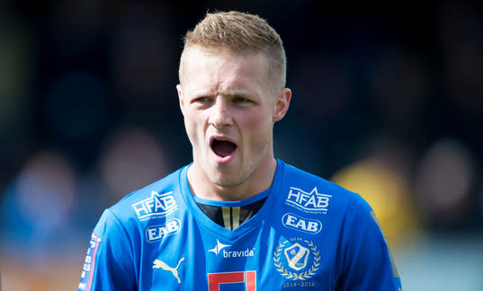 Halmstads Gudjon Baldvinsson gäspar  i matchen i