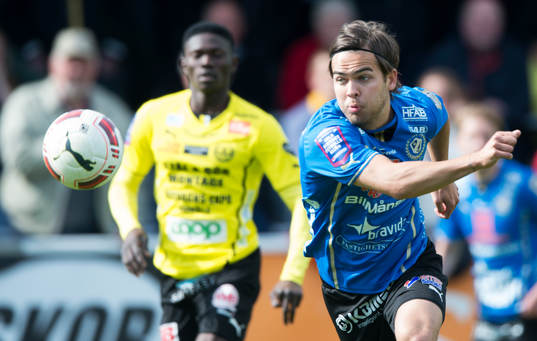 Halmstads Kristinn Steindorsson  i matchen i allsvenskan
