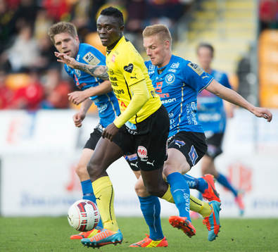 Mjällbys Gbenga Arokoyo  i matchen i allsvenskan mellan