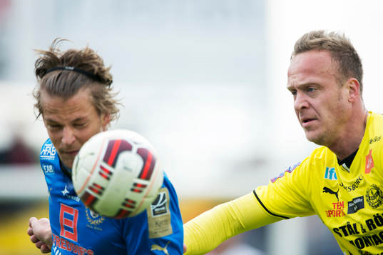 Halmstads Fredrik Liverstam och Mjällbys Marcus Ekenberg