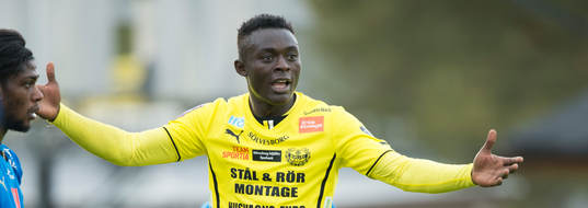 Mjällbys Gbenga Arokoyo  i matchen i allsvenskan mellan