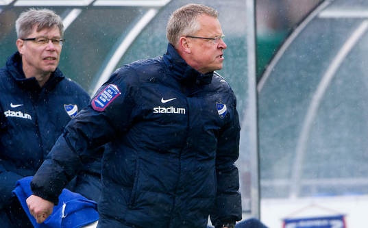 Norrköpings tränare Jan Andersson knyter näven och