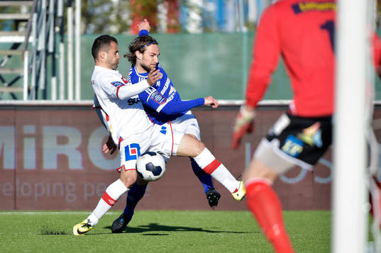 Sundsvalls Kevin Walker och Assyriskas Levon Pachajyan