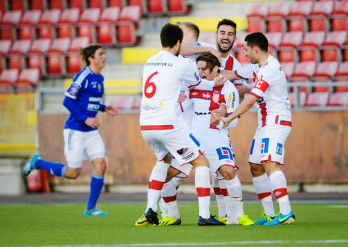 Assyriskas spelare jublar