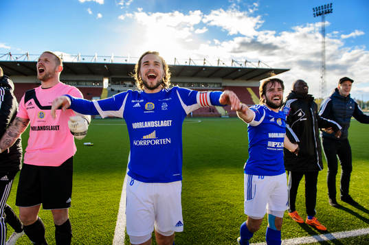 Sundsvalls Kevin Walker och Robbin Sellin jublar