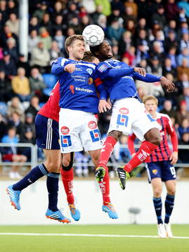Åtvidabergs Daniel Hallingström och Mohamed Abubakari i