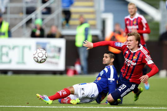 Djurgårdens Simon Tibbling och Åtvidabergs Imad Zatara i