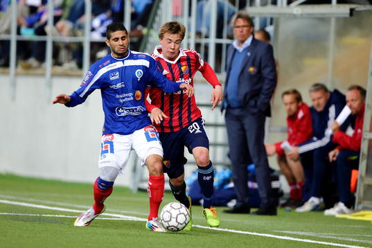 Djurgårdens Simon Tibbling och Åtvidabergs Imad Zatara i