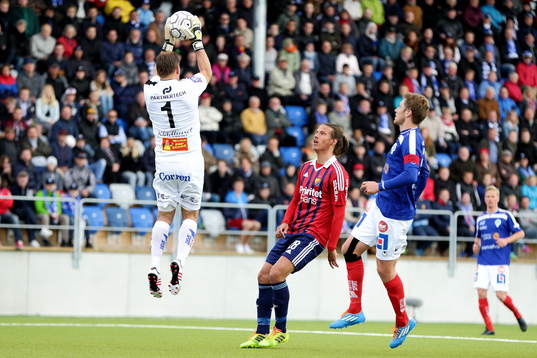 Djurgårdens Aleksandar Prijovic ser på när Åtvidabergs