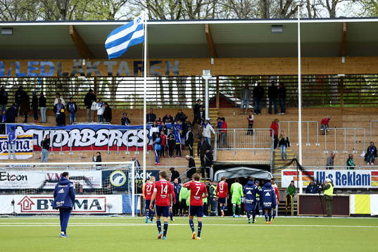 Spelarna går av planen