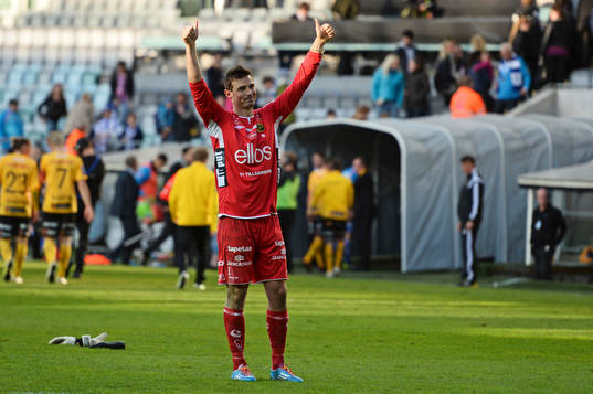 Elfsborgs målvakt Kevin Stuhr-Ellegaard tackar