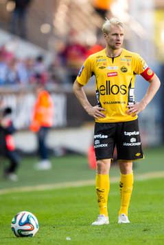 Elfsborgs Johan Larsson avvaktar vid frispark