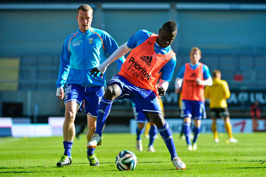 IFK Göteborgs Jakob Johansson och Malick Mané värmer upp