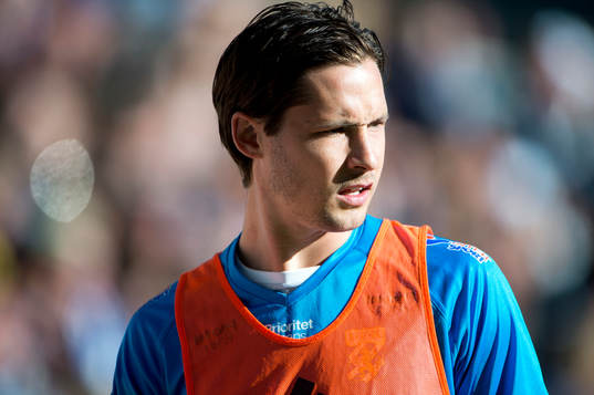 IFK Göteborgs Philip Haglund värmer upp som avbytare