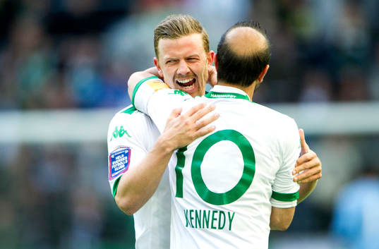 Hammarbys Thomas Guldborg Christensen jublar och kramar om